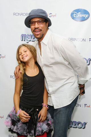File:Myzos+Presents+Official+Launch+New+Disney+uOuq4d4ApVBl.jpg