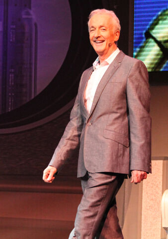 File:AnthonyDanielsStandMay2011.jpg