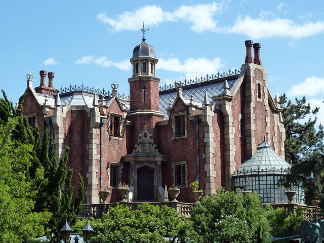 File:Tokyo Disneyland's Haunted Mansion.jpg