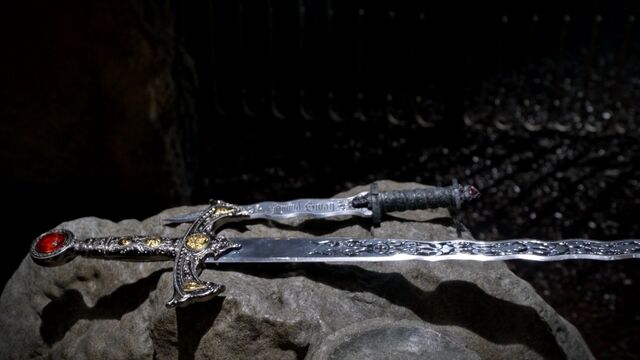File:Dark Ones Dagger and Excalibur.jpg