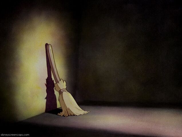 File:Fantasia-disneyscreencaps com-1970.jpg