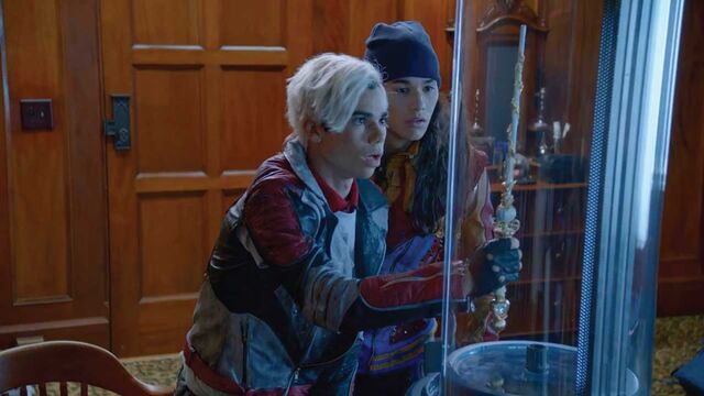 File:Descendants-2-29.jpg