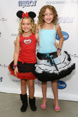 File:Myzos+Presents+Official+Launch+New+Disney+8znBpTkkW1pl.jpg