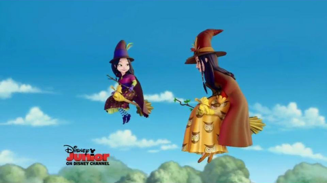 File:Marla-and-Lucinda-2.png
