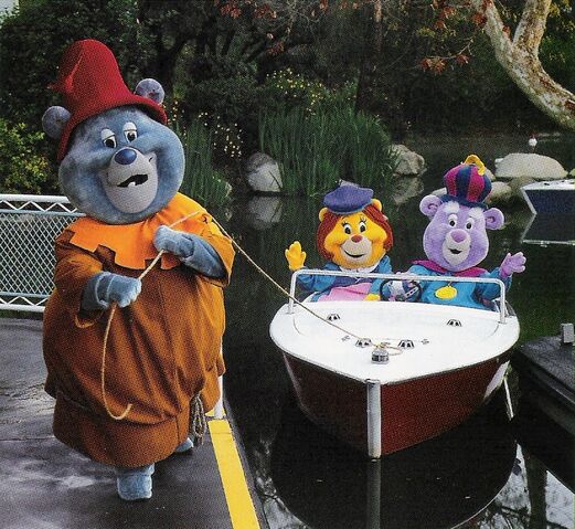 File:GummisOnRiverboatCruise.jpg