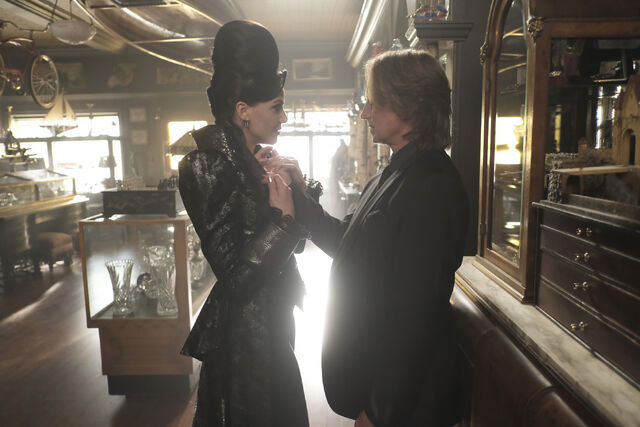 File:Once Upon a Time - 6x02 - A Bitter Draught - Photography - Evil Queen and Gold.jpg