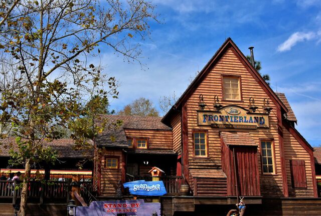 File:Frontierland Station Magic Kingdom.jpg