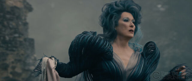 File:Into-the-woods-movie-screenshot-meryl-streep-witch-young-2.jpg