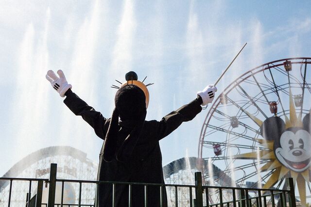 File:Goofy conducting water.jpg