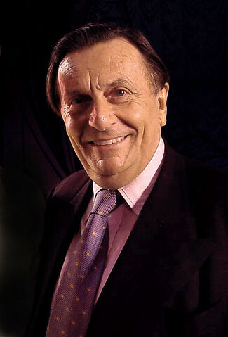 File:Barry Humphries.jpg