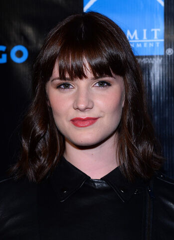 Archivo:Amy Newbold perfil 2016.jpg