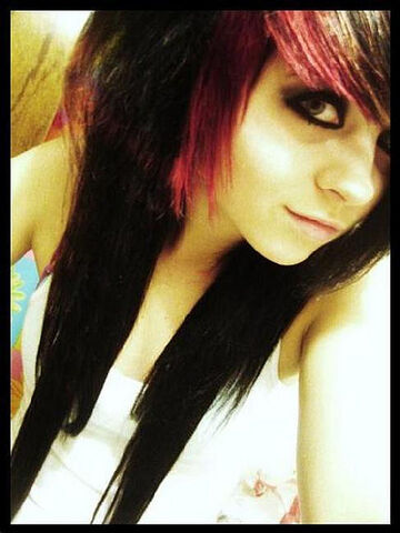 File:Amy Raw Look.jpg