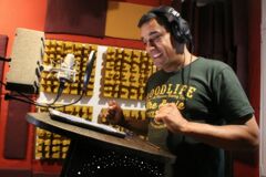 Alejandro Gómez Grabando.jpg