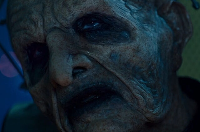Delwedd:Davros opens eyes.jpg