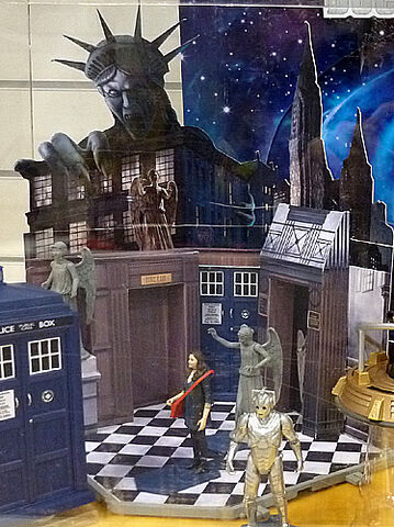 File:Weeping angel playset.jpg