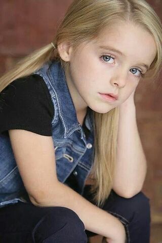 File:McKenna Grace 6.jpg