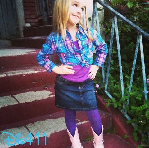 File:McKenna Grace 8.jpg