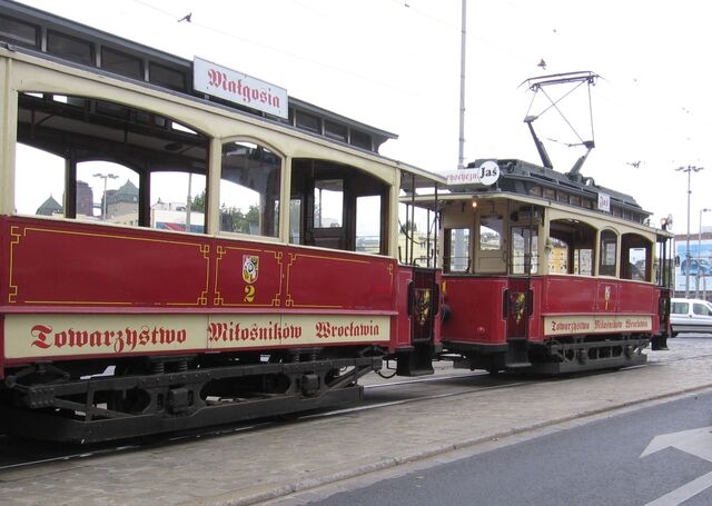 Plik:Wroclaw-tramwajeJasMalgosia.jpg