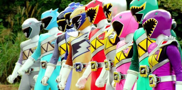 File:All 10 Dino Super Charge Rangers.jpg