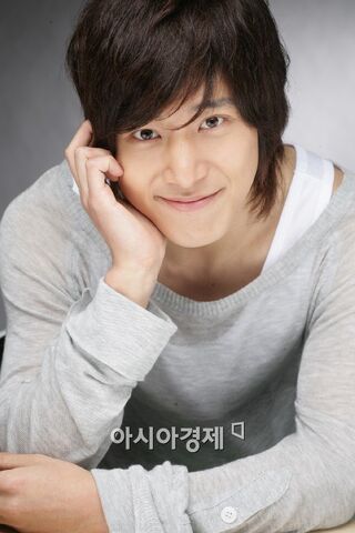 Archivo:Lee Wan7.jpg