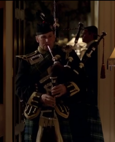 File:BagpipePlayerS3E9.png