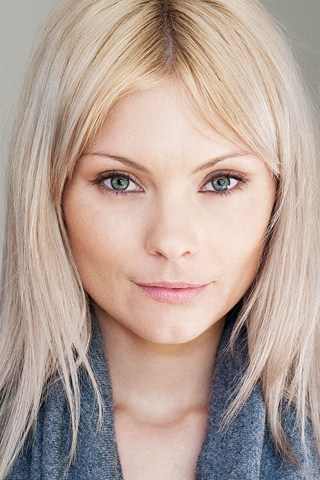 File:Myanna-Buring.jpg