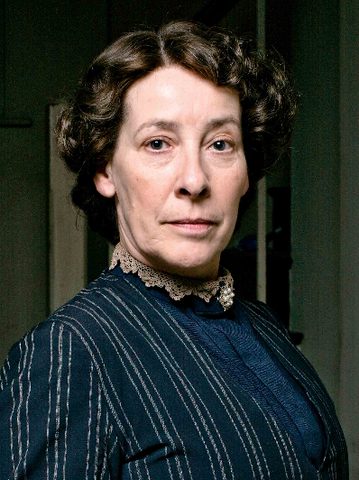 Datei:Mrs. Hughes.png