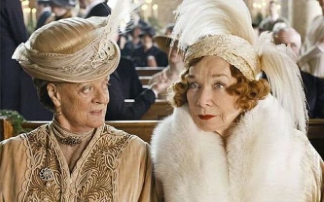 File:Dowager-Countess-of-Grantham-Maggie-Smith-and-Martha-Levinson-Shirley-MacLaine-at-Lady-Marys-Wedding-on-Downton-Abbey.jpg