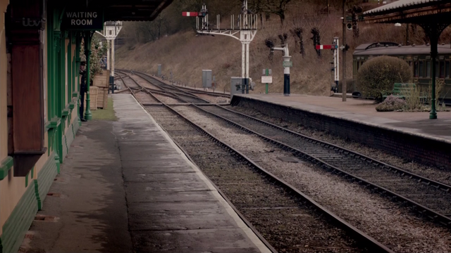 File:DowntonStationS4E2.png