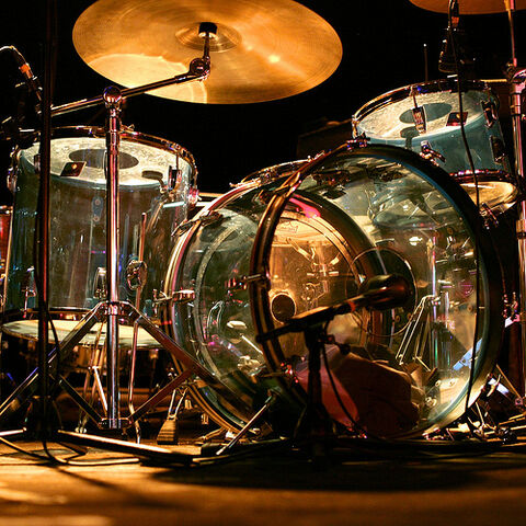File:Ludwig Vistalite Drumset.jpg
