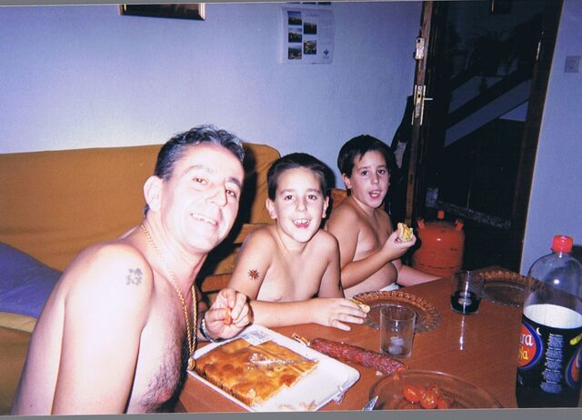 Archivo:Familia juan 2004.jpg