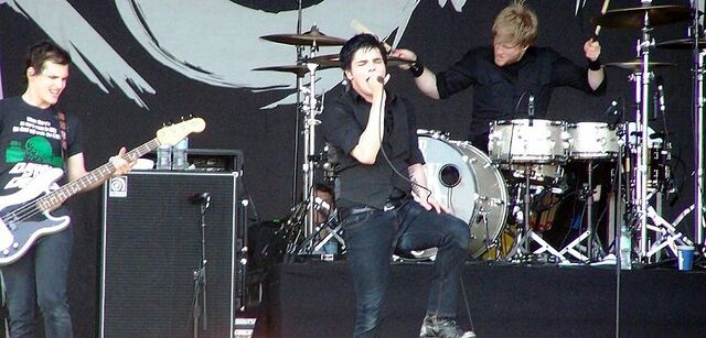 File:My Chemical Romance BDO Feb 4 07 6.jpg