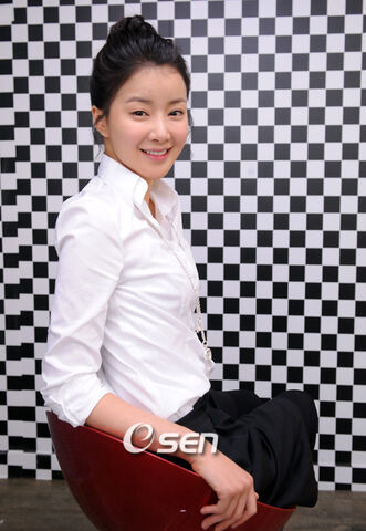 Archivo:Lee Si Young1.jpg
