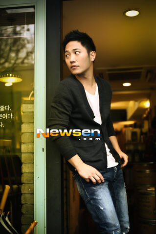 Archivo:Jin Goo11.jpg