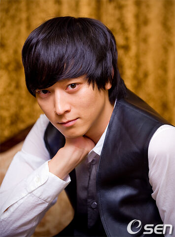 Archivo:Kang Dong Won2.jpg