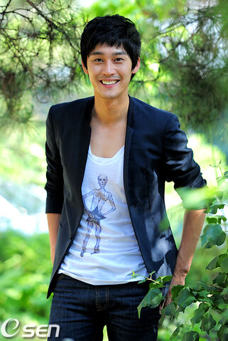 Archivo:Sung Hyuk7.jpg