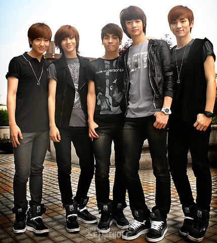 Archivo:20110907002634SHINee.png