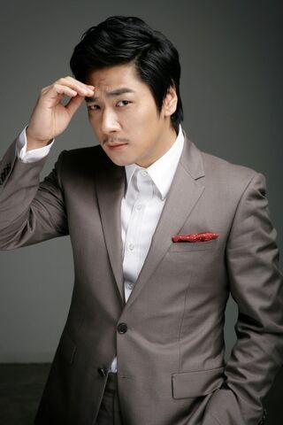 Archivo:Kim Hyung Jong3.jpg