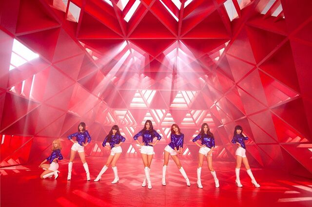 Archivo:Aoa-get-out-mv.jpg