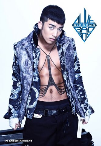 Archivo:Bigbang seungri-600x867.jpg