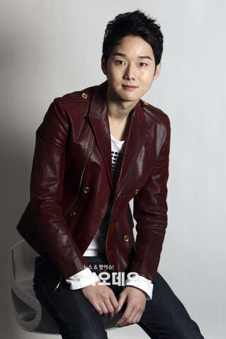 Archivo:Kang Sung2.jpg