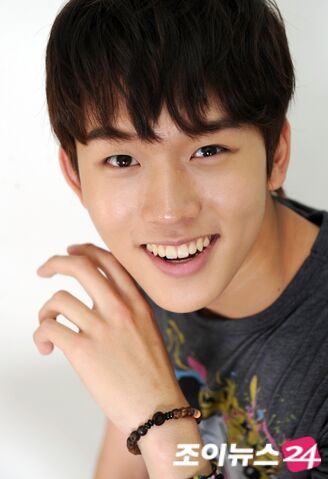 Archivo:Yun Joon Suk17.jpg