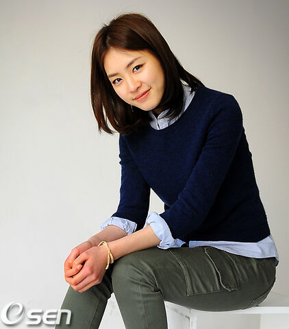 Archivo:Lee Yeon Hee2.jpg
