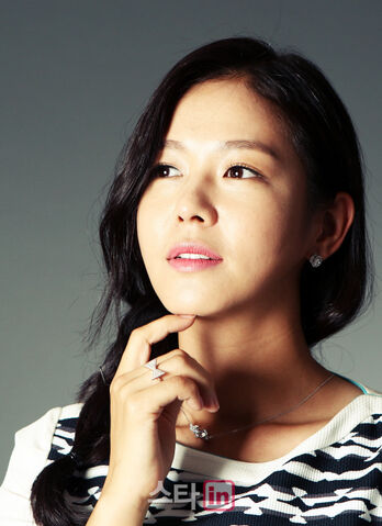 Archivo:Kyung Soo Jin28.jpg