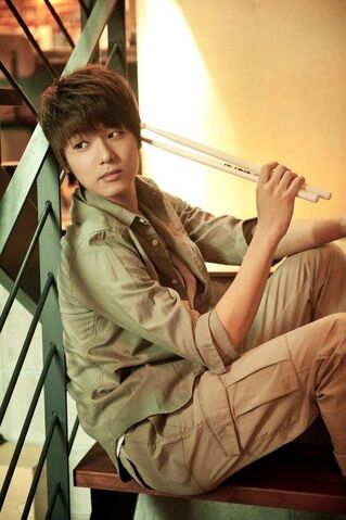 Archivo:MinHyuk 5.jpg