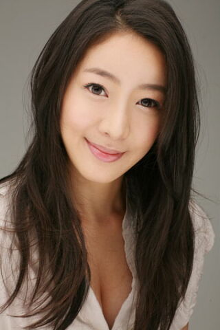 Archivo:Hwang Eun Soo2.jpg