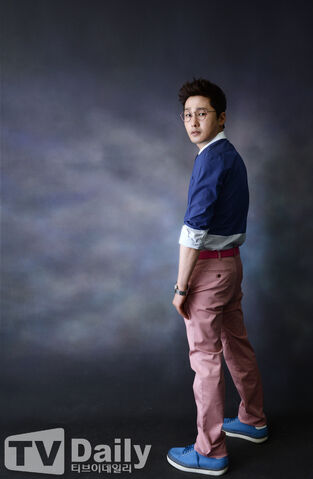 Archivo:Hwang Dong Joo12.jpg