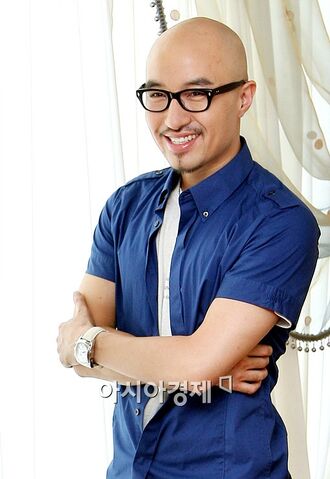 Archivo:Hong Suk Chun2.jpg