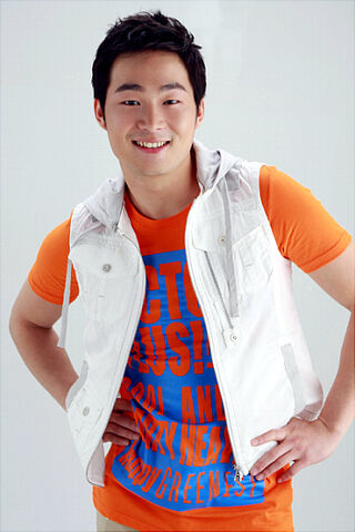 Archivo:Yoon Bong Gil.jpg