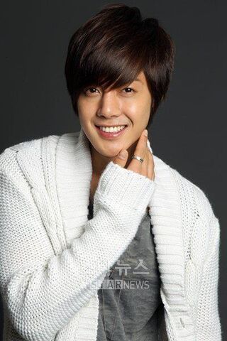 Archivo:Hyun Joong 3 114087415303666 635713 7333787 n.jpg